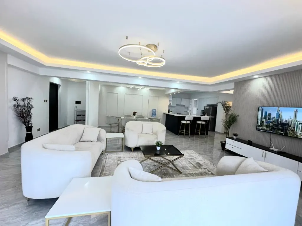 FOUR-BEDROOM EXECUTIVE APARTMENT